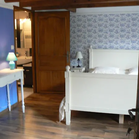 La Maison De L'etang Bed & Breakfast 3*