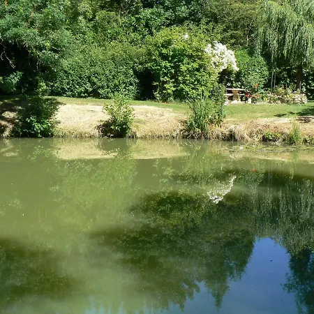 La Maison De L'etang Bed & Breakfast 3*