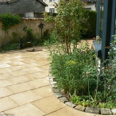 La Maison De L'etang Bed & Breakfast 3*