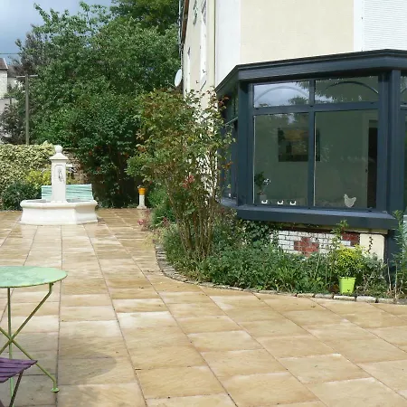 La Maison De L'etang Bed & Breakfast 3*