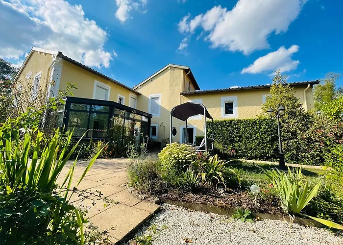 La Maison De L'etang Bed & Breakfast 3*