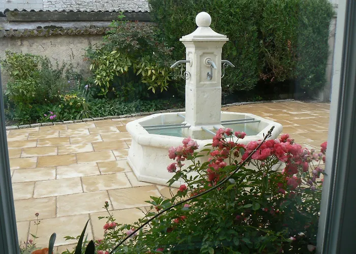 La Maison De L'etang Bed & Breakfast 3*