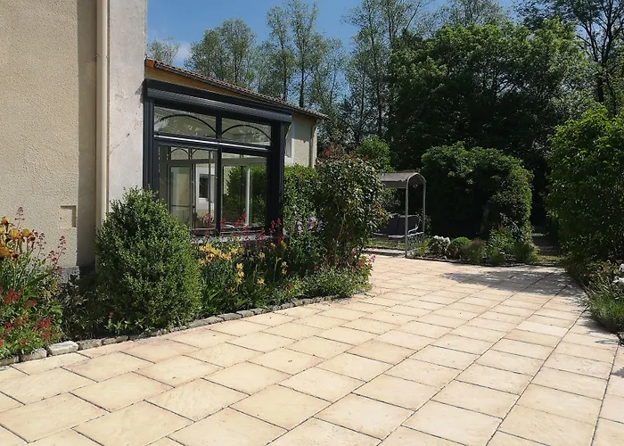 La Maison De L'etang Bed & Breakfast