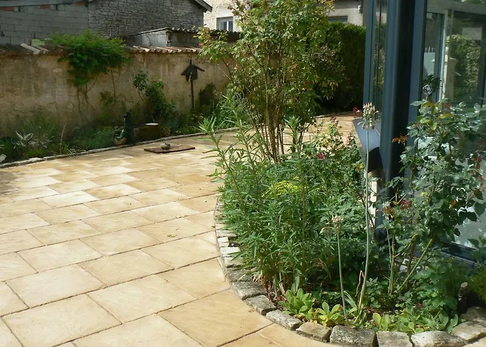 La Maison De L'etang Bed & Breakfast 3*